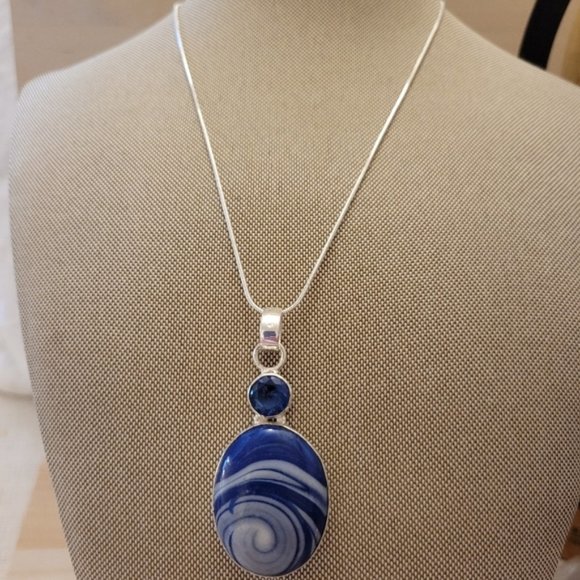Charming Banded Agate Gemstone Pendant Necklace - Picture 6 of 10